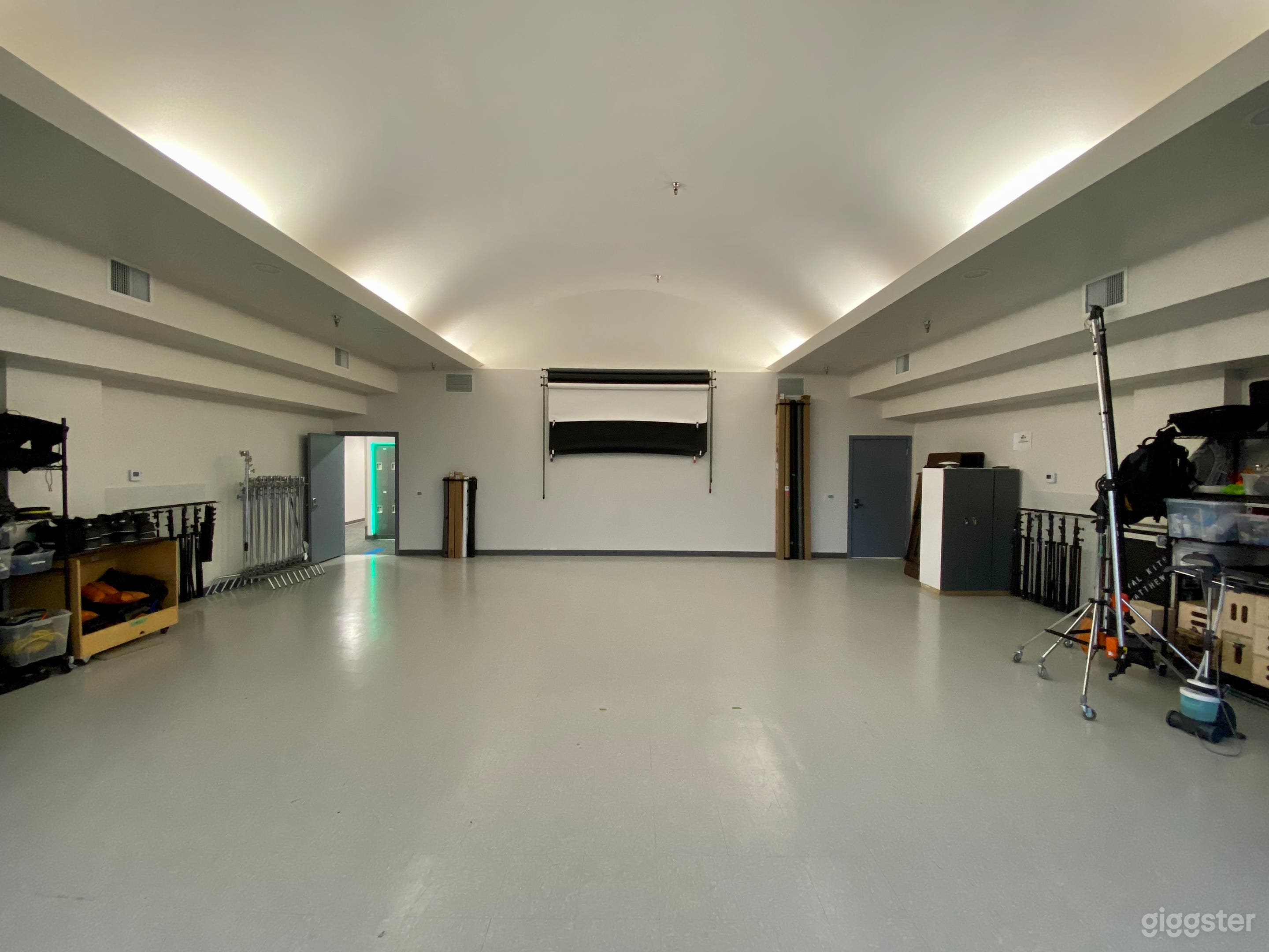 Centrally located photography studio Photo 1