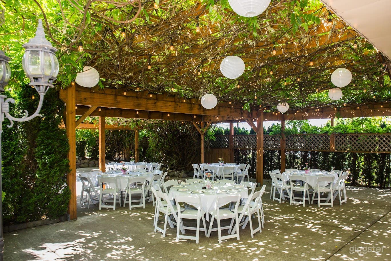 Wisteria Courtyard with beautiful wooden trellis Photo 4
