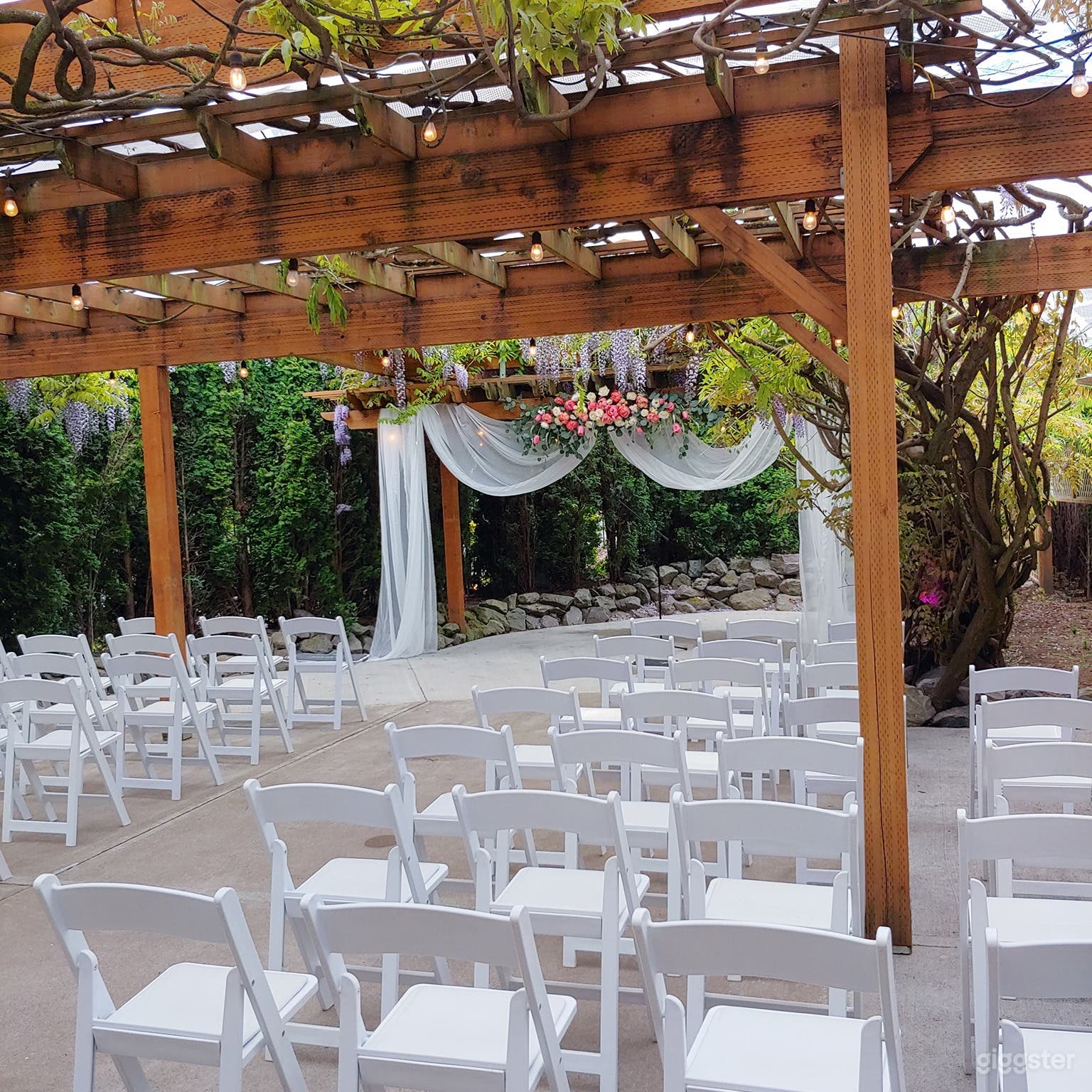 Wisteria Courtyard with beautiful wooden trellis Photo 2