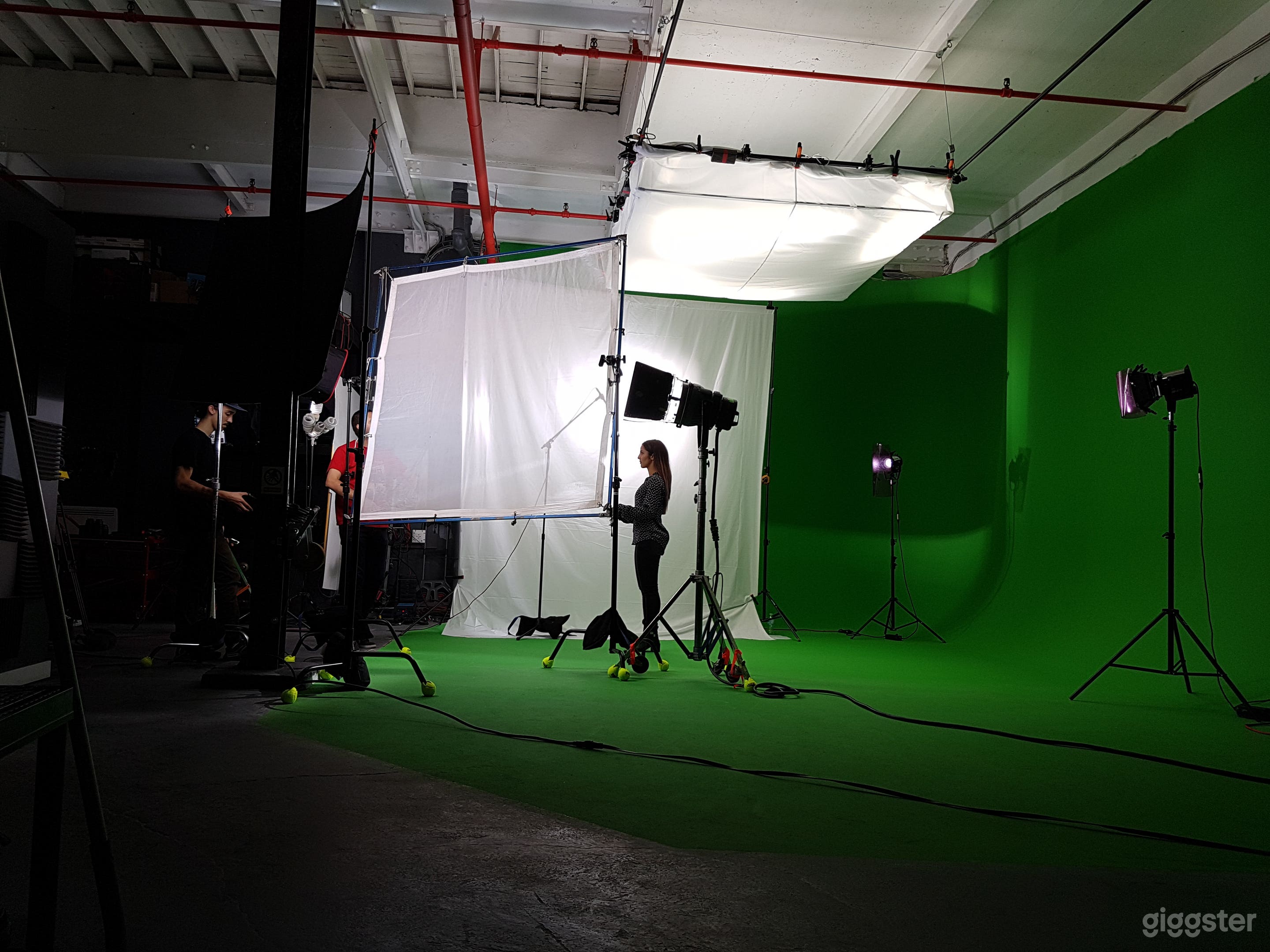 Exceptional video/photo studio located in Montreal Photo 2