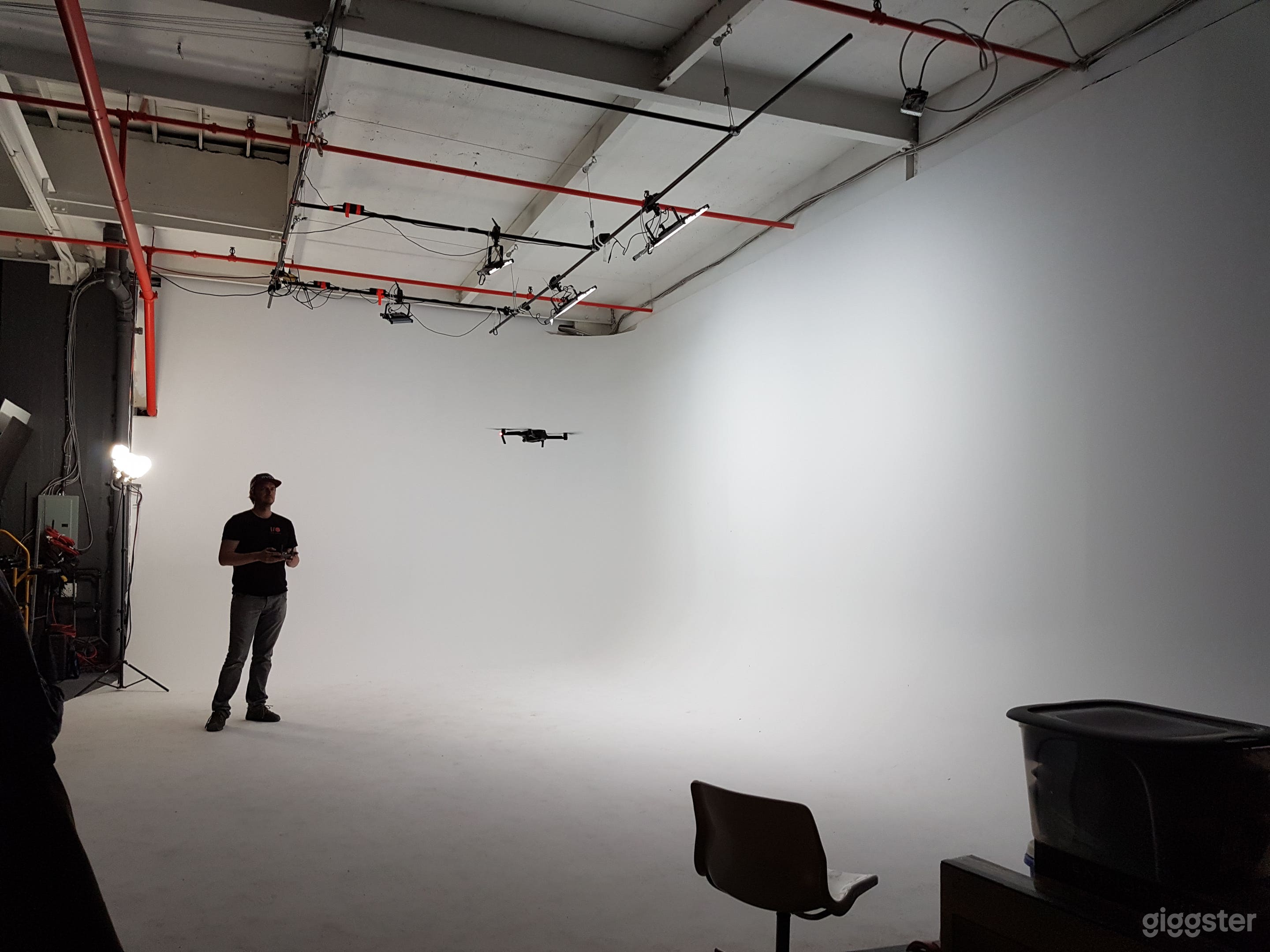 Exceptional video/photo studio located in Montreal Photo 3