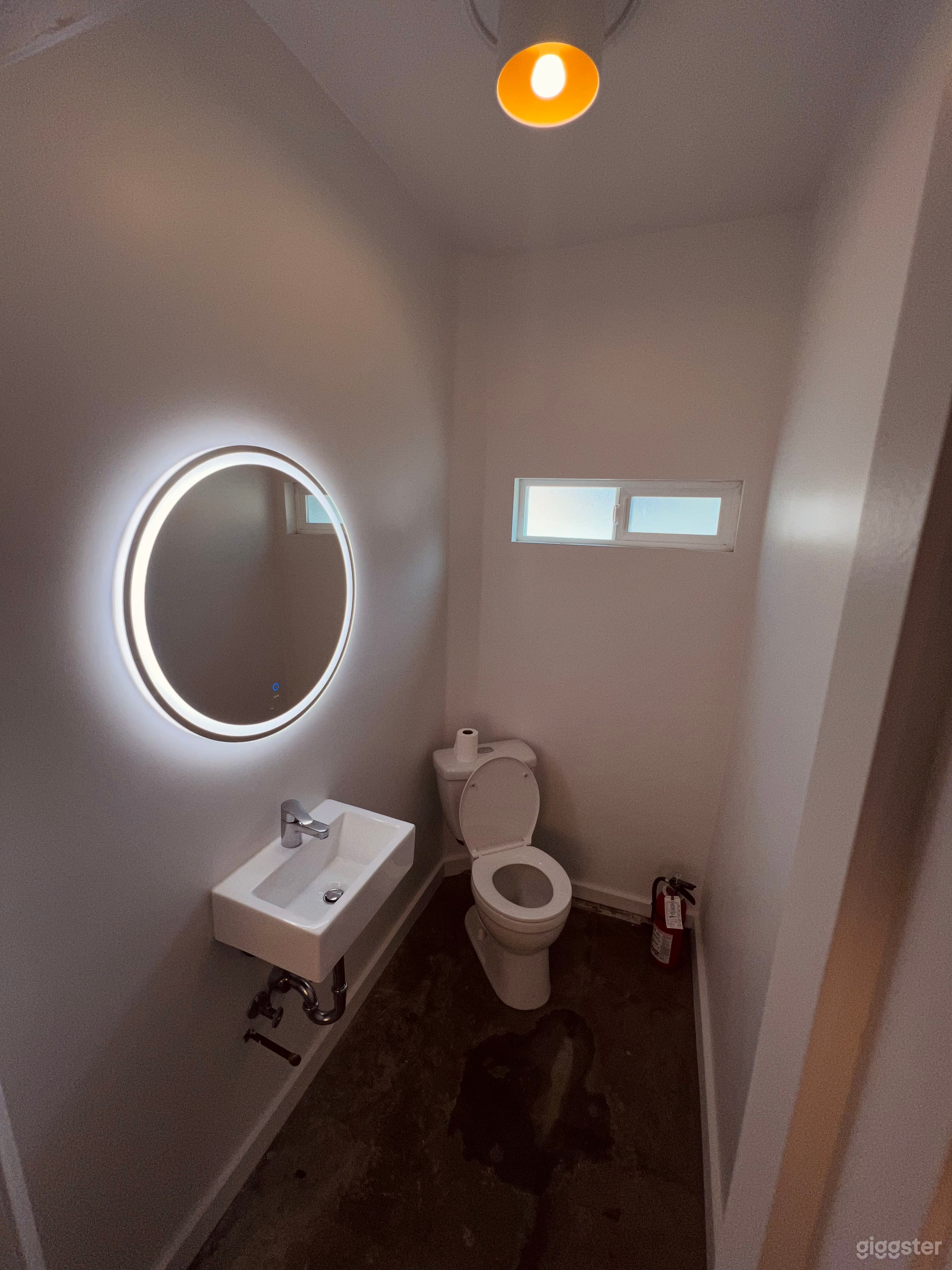 Silver Lake Creative Flex Space with Courtyard Photo 4