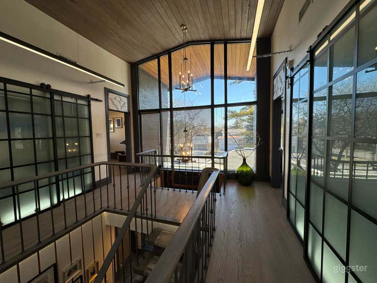  Architect built House for films/events, huge lot 