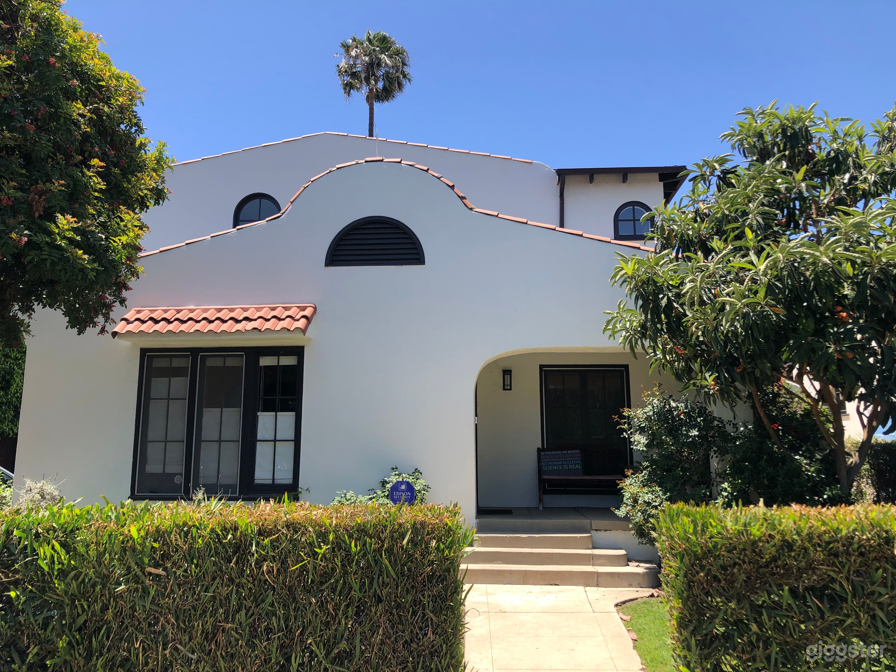 Warm California Spanish Photo 1