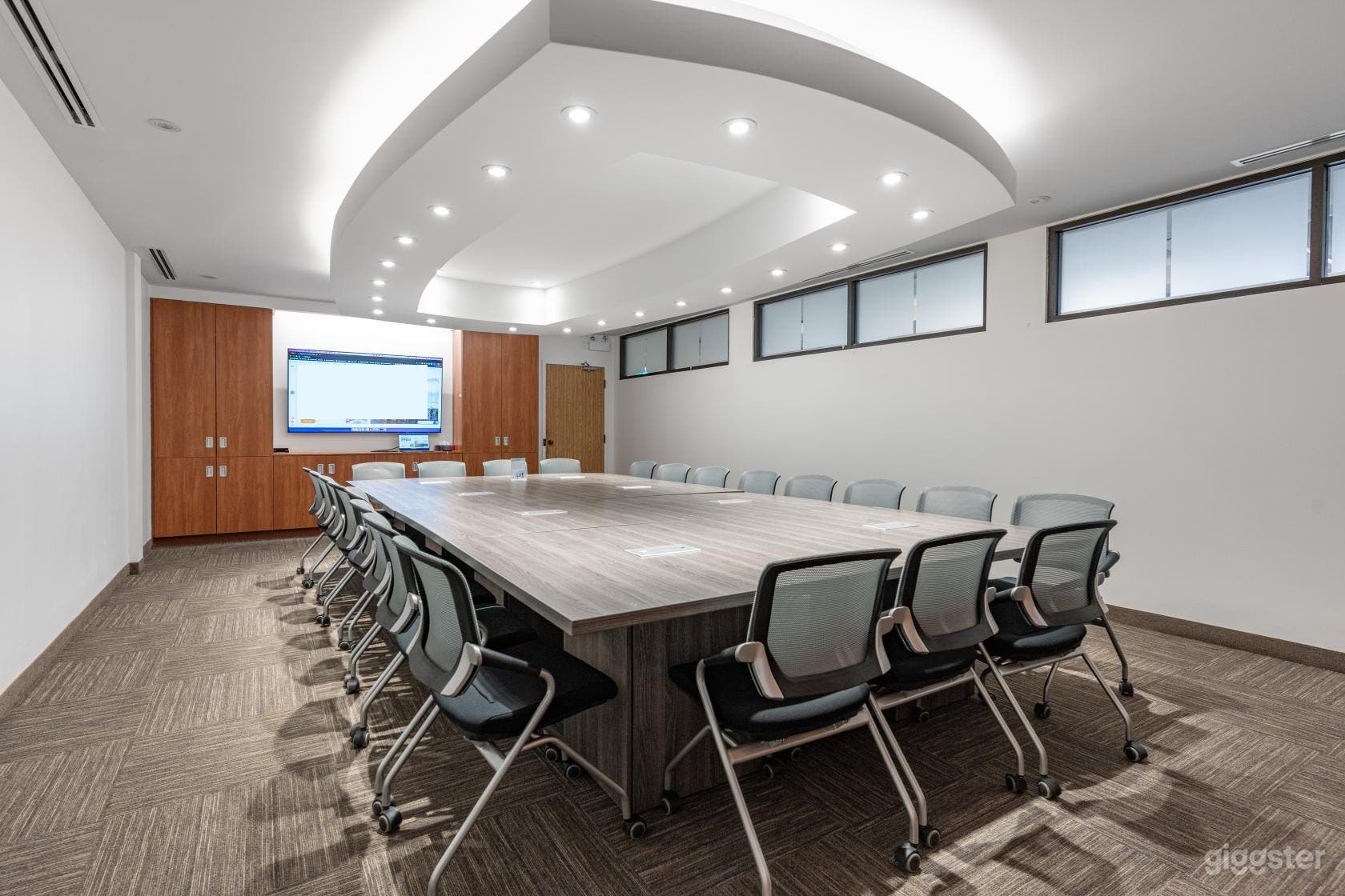 Large Formal Conference Room Photo 1