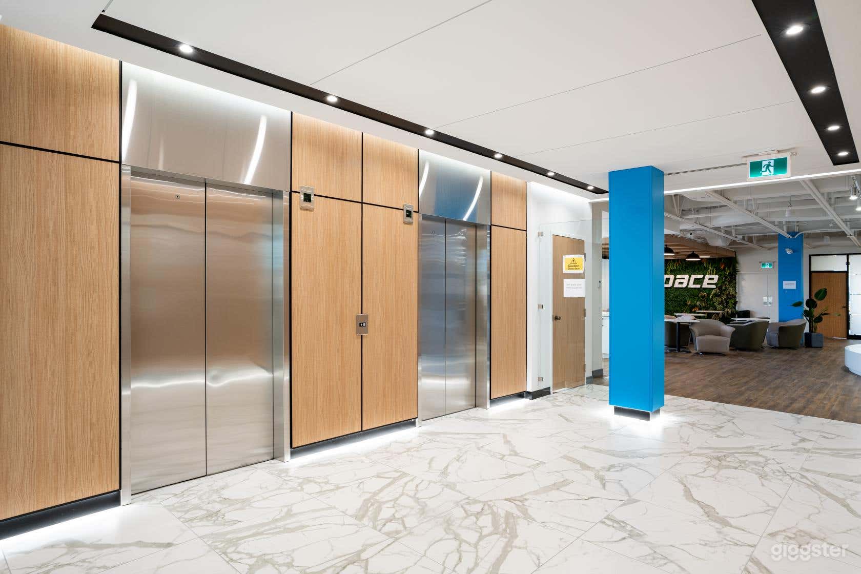 Large Formal Conference Room Photo 3