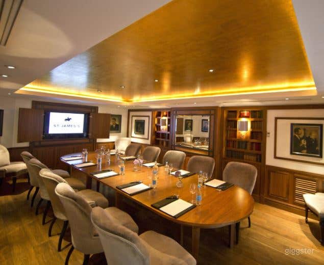  Prestigious Library Meeting Room with Antique Books in London 