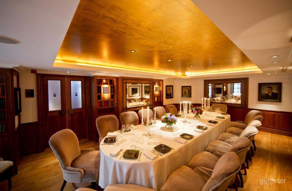 Prestigious Library Meeting Room with Antique Books in London Photo 3