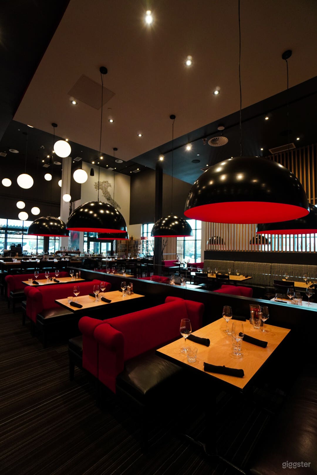 Upscale Restaurant For Production &amp; Events Photo 2