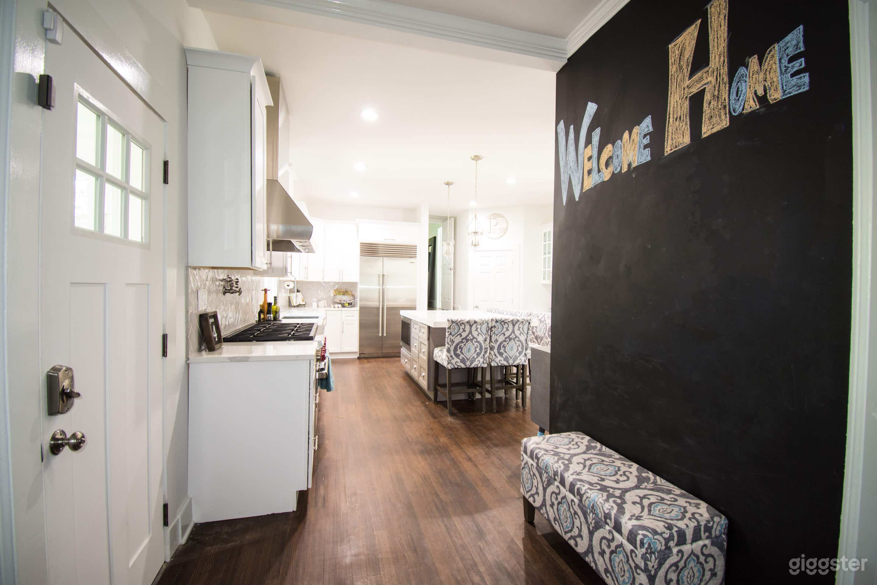 Luxurious Montclair home with beautiful backyard pool Photo 4