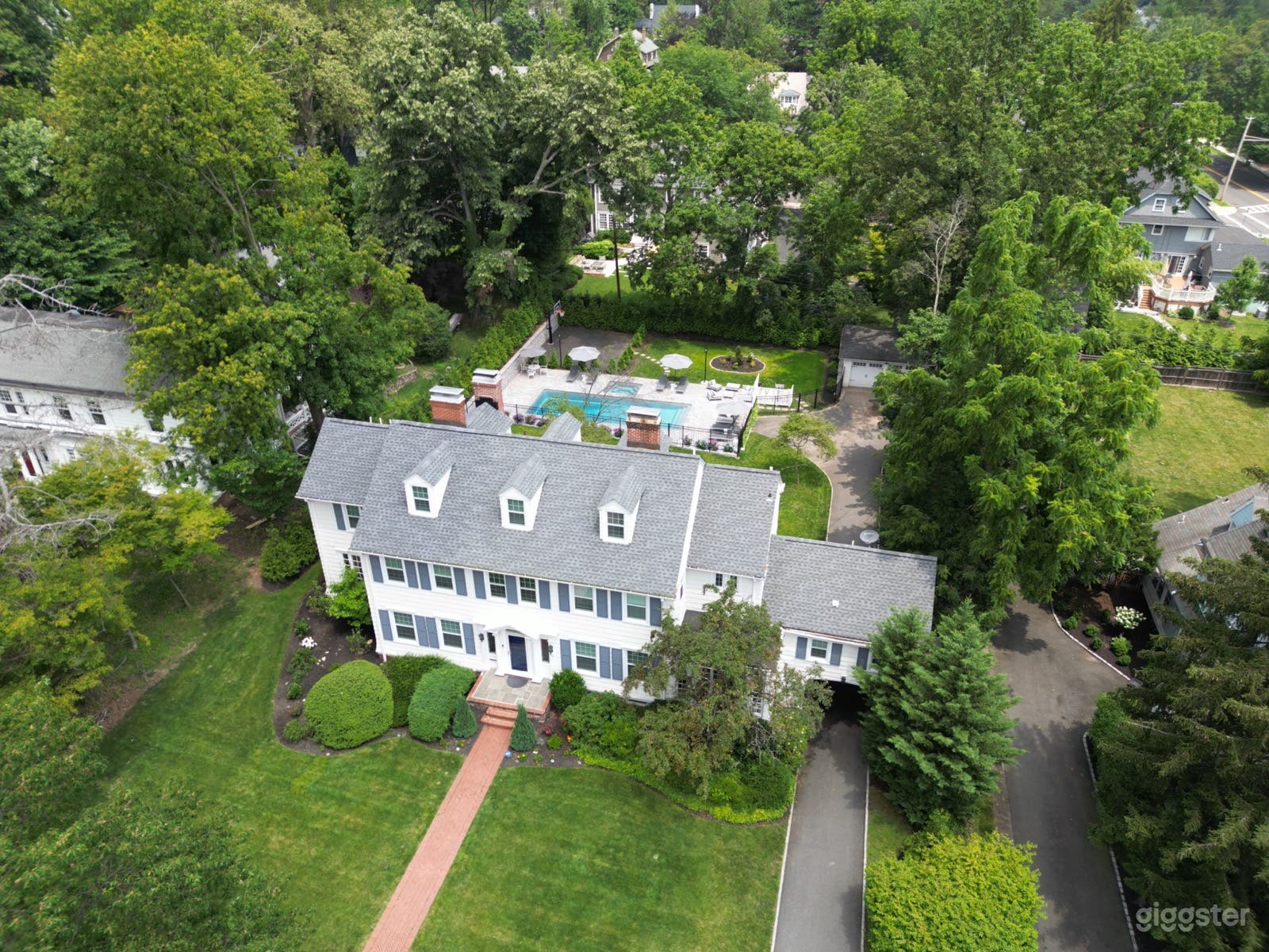 Luxurious Montclair home with beautiful backyard pool Photo 1