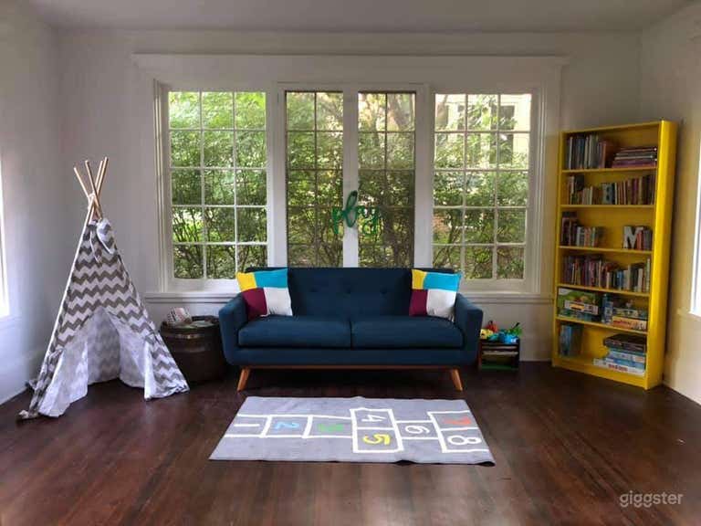  Luxurious Montclair home with beautiful backyard pool 