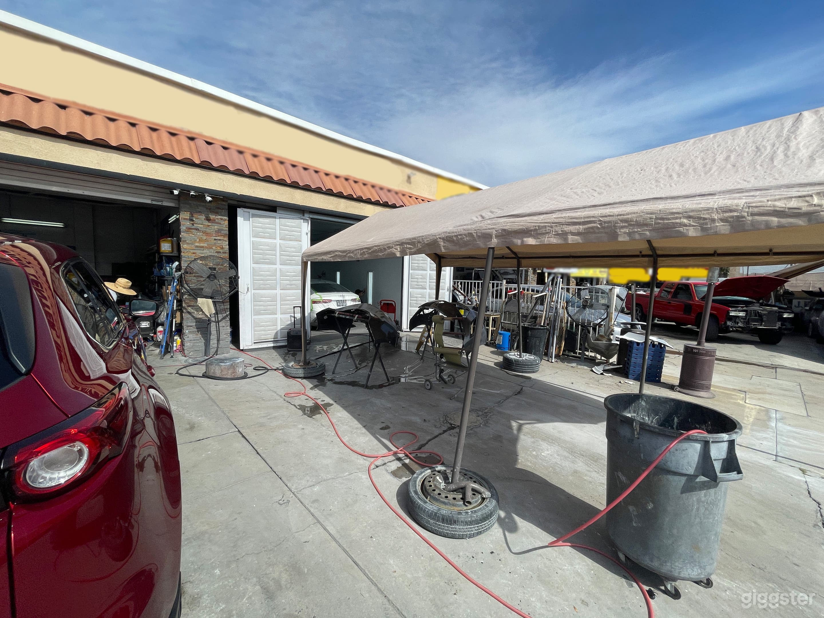 Single Garage Body Shop Unit Photo 3