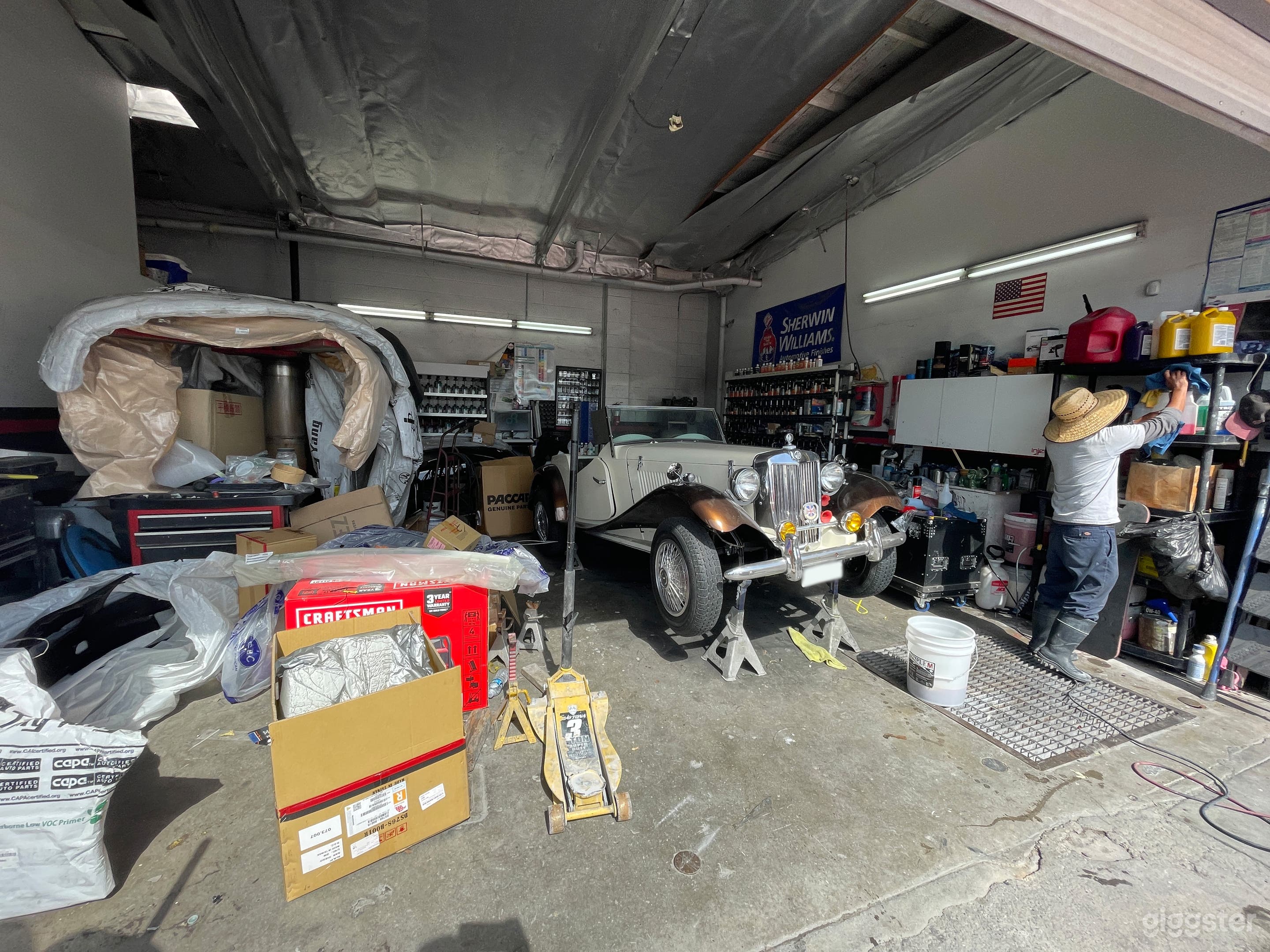 Single Garage Body Shop Unit Photo 4