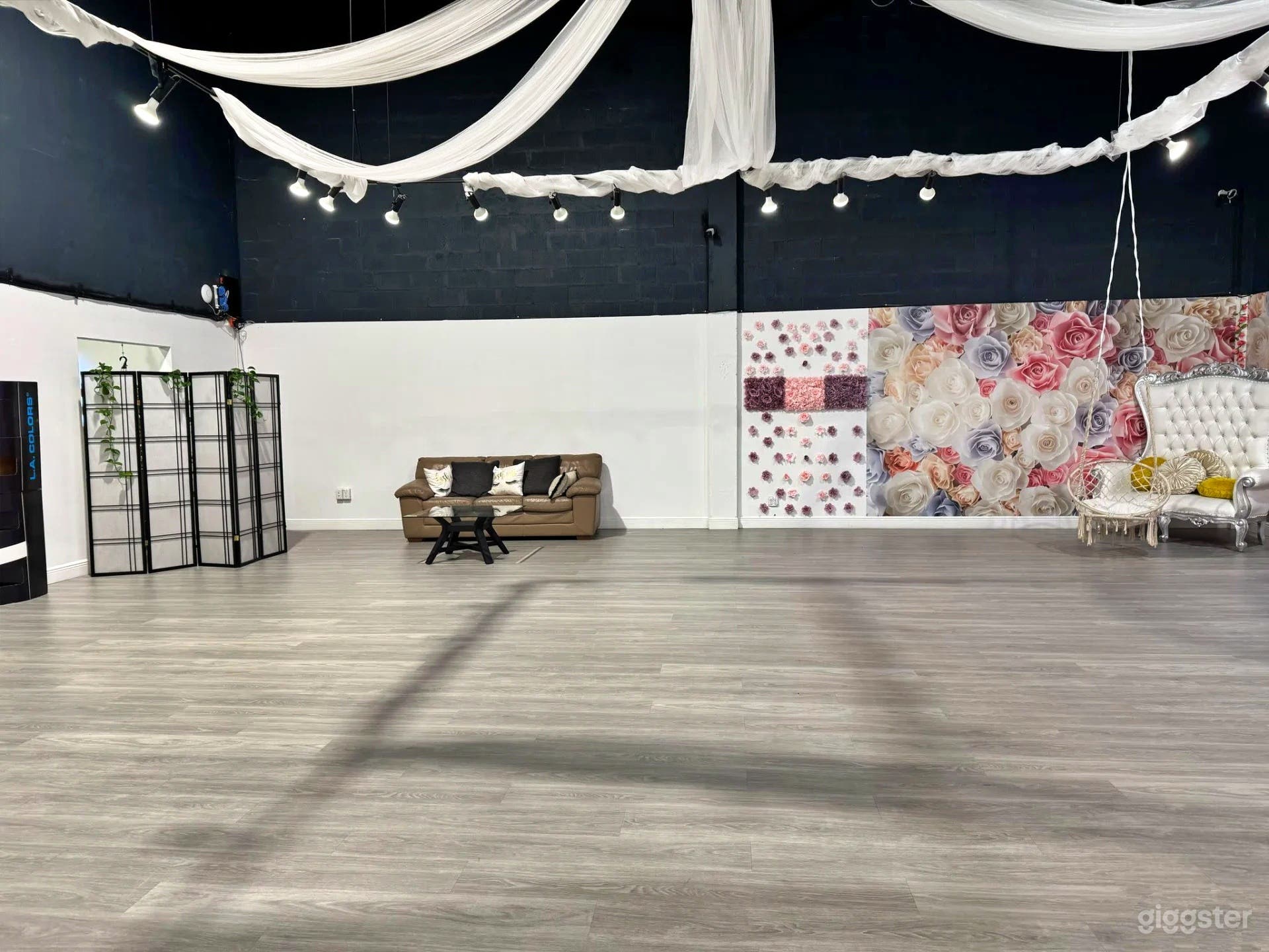 Versatile Inviting Event Space Photo 2