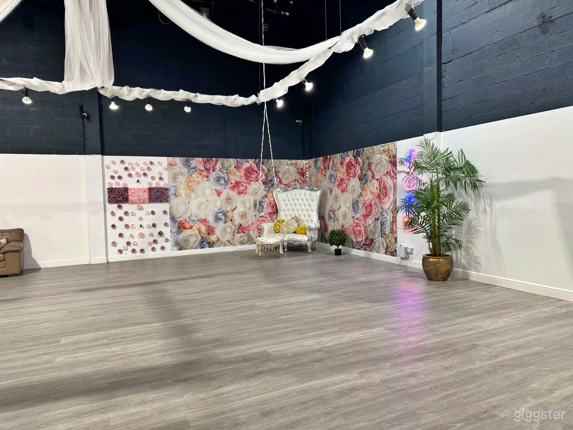 Versatile Inviting Event Space Photo 4