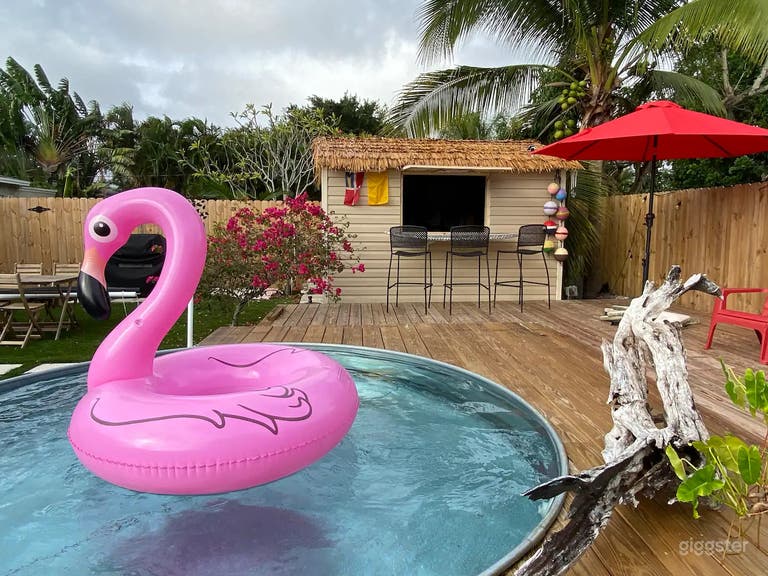  Farmhouse style with a Cowboy pool & Tiki Bar 