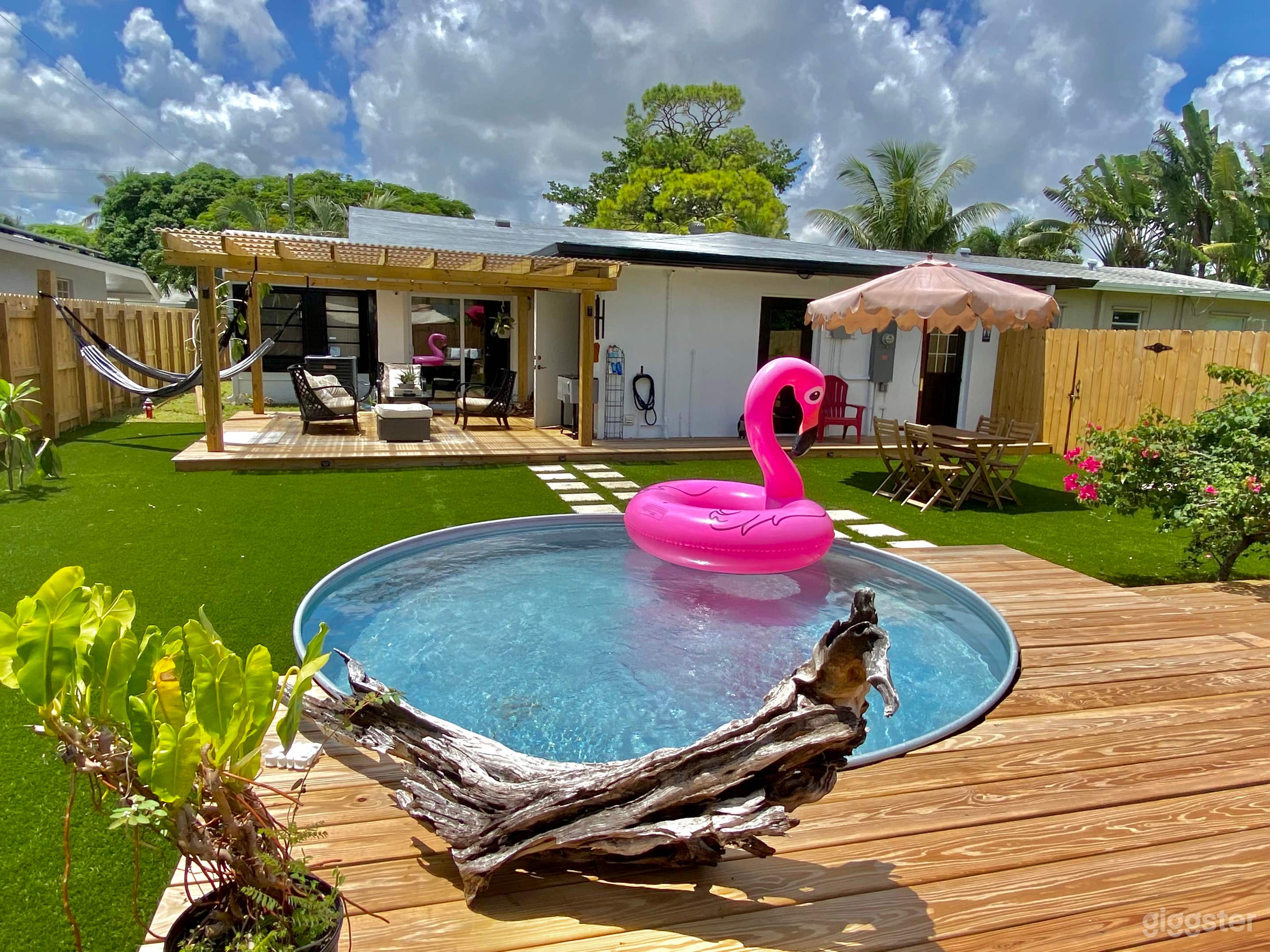 Farmhouse style with a Cowboy pool &amp; Tiki Bar Photo 1