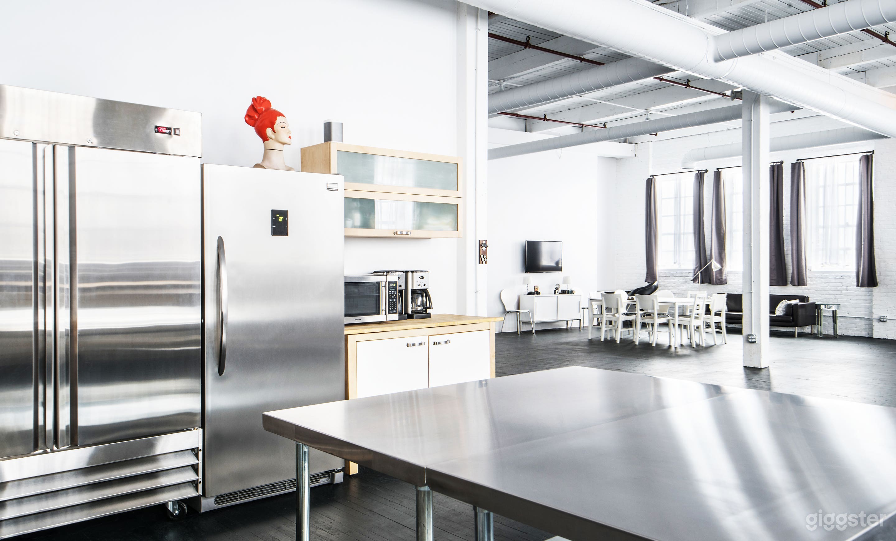 Stylish Film &amp; Photography Studio in Chicago Photo 1