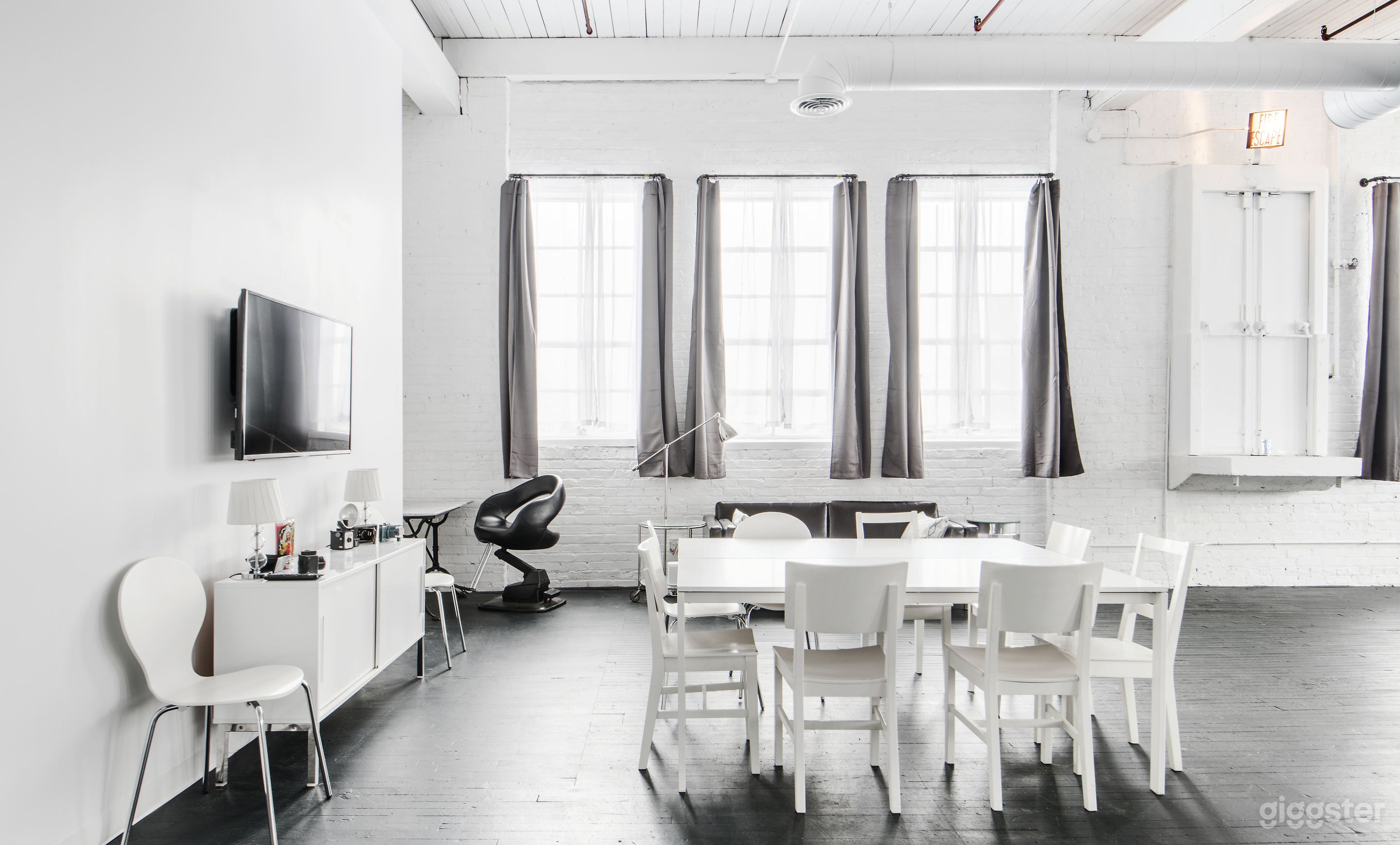 Stylish Film &amp; Photography Studio in Chicago Photo 3