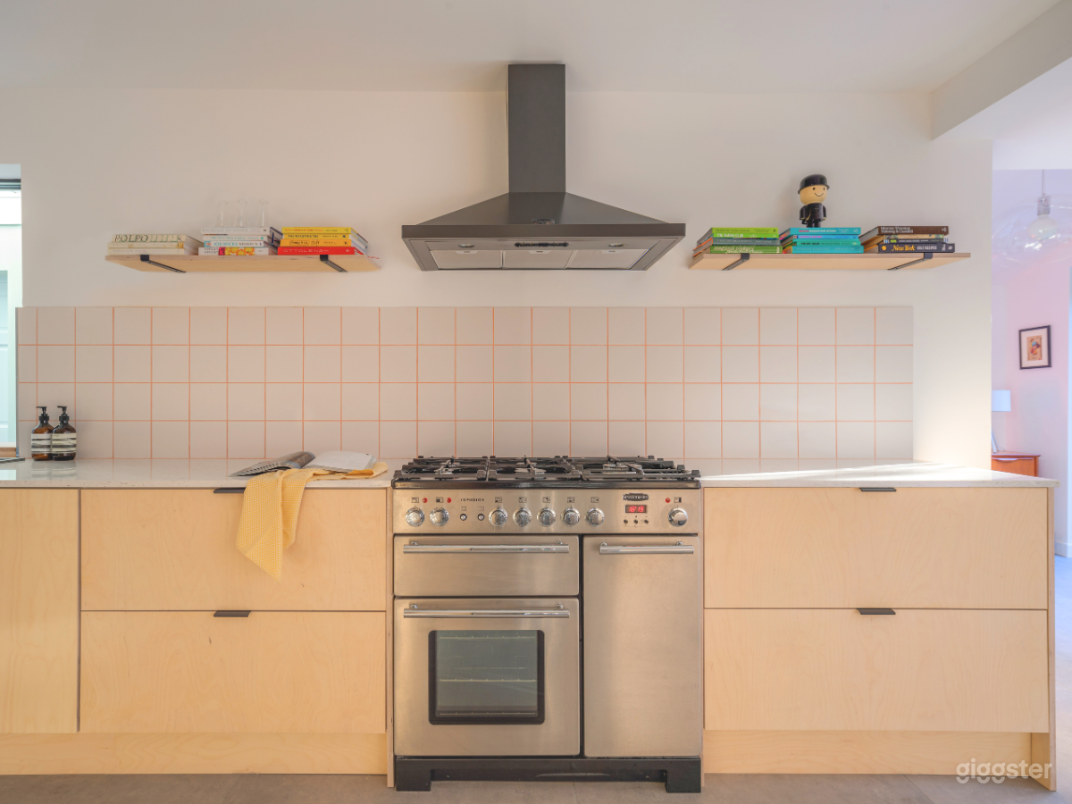 Victorian Family Home, Mid-Century Modern Photo 2