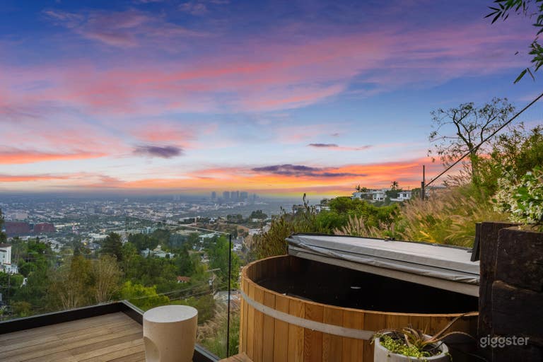  Newly Remodeled Hollywood Hills Retreat w/ Skyline Views 