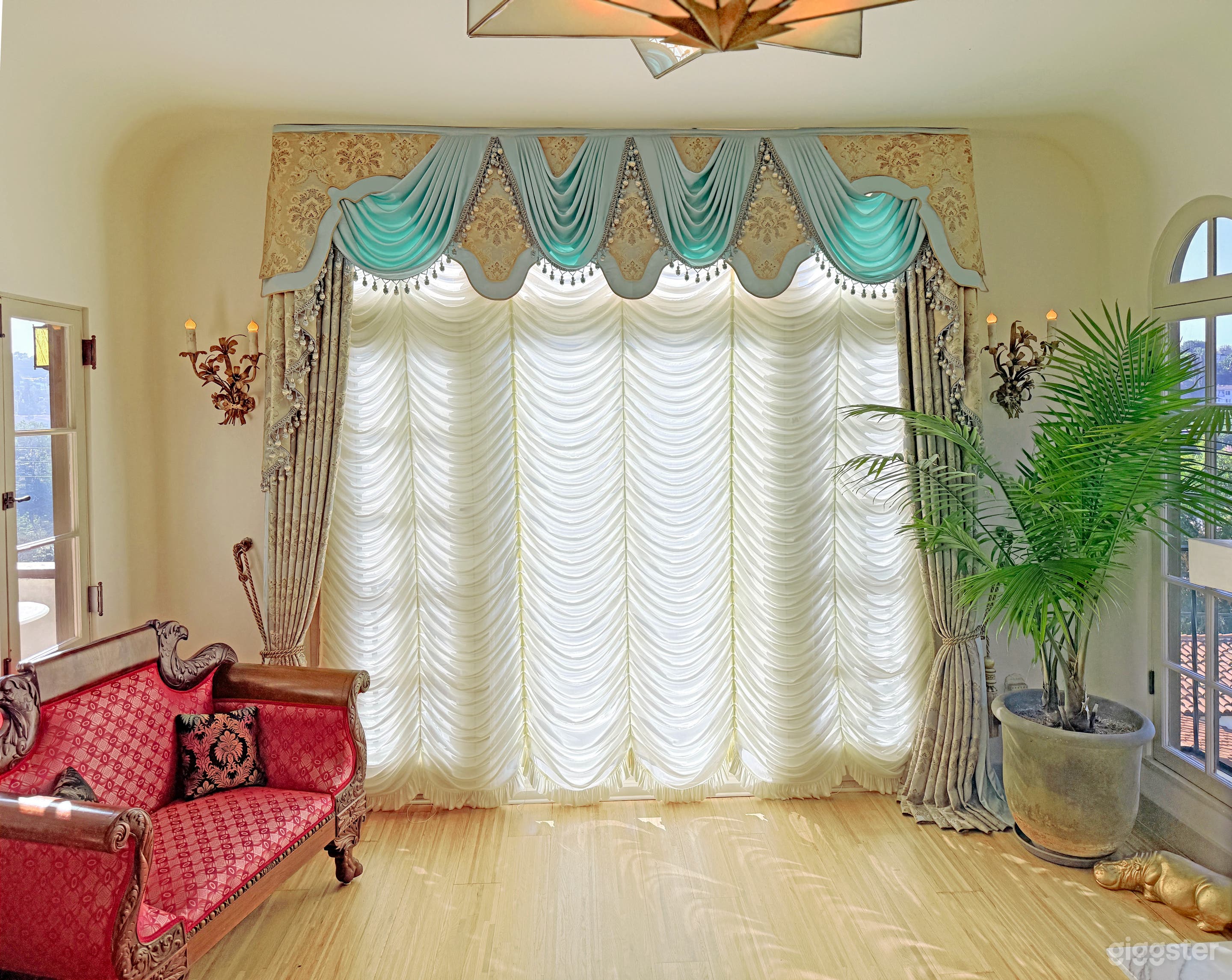 Hillside Spanish Colonial Villa w/ Stunning Views Photo 4