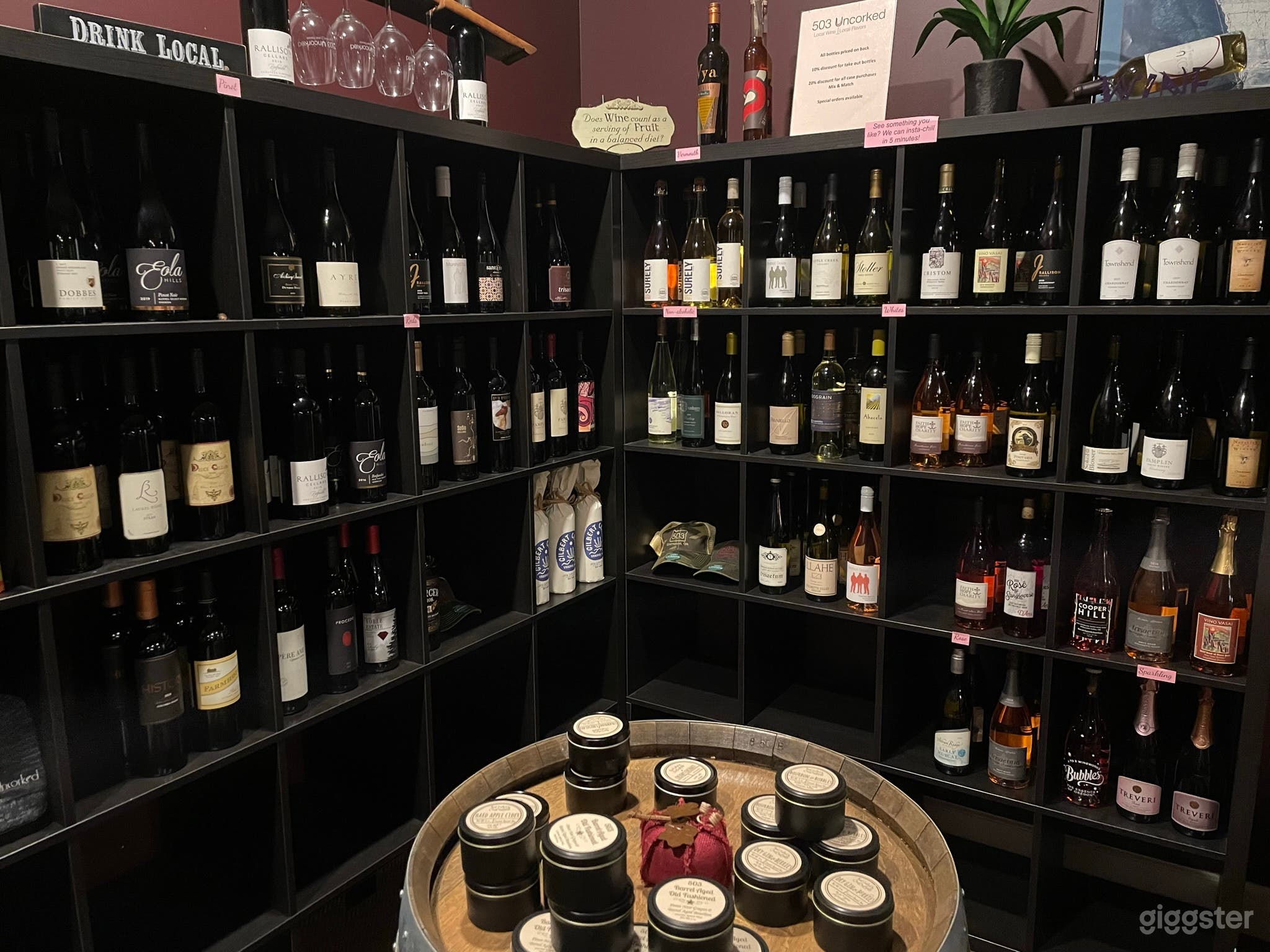 Cozy wine bar Photo 1