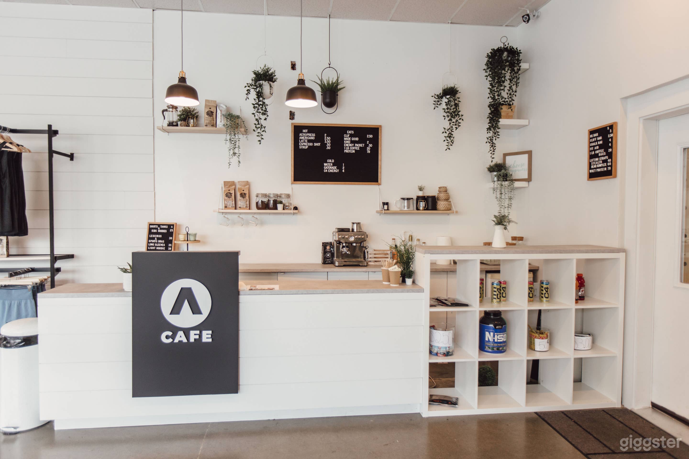 Boutique Cafe/Retail Shop Photo 3