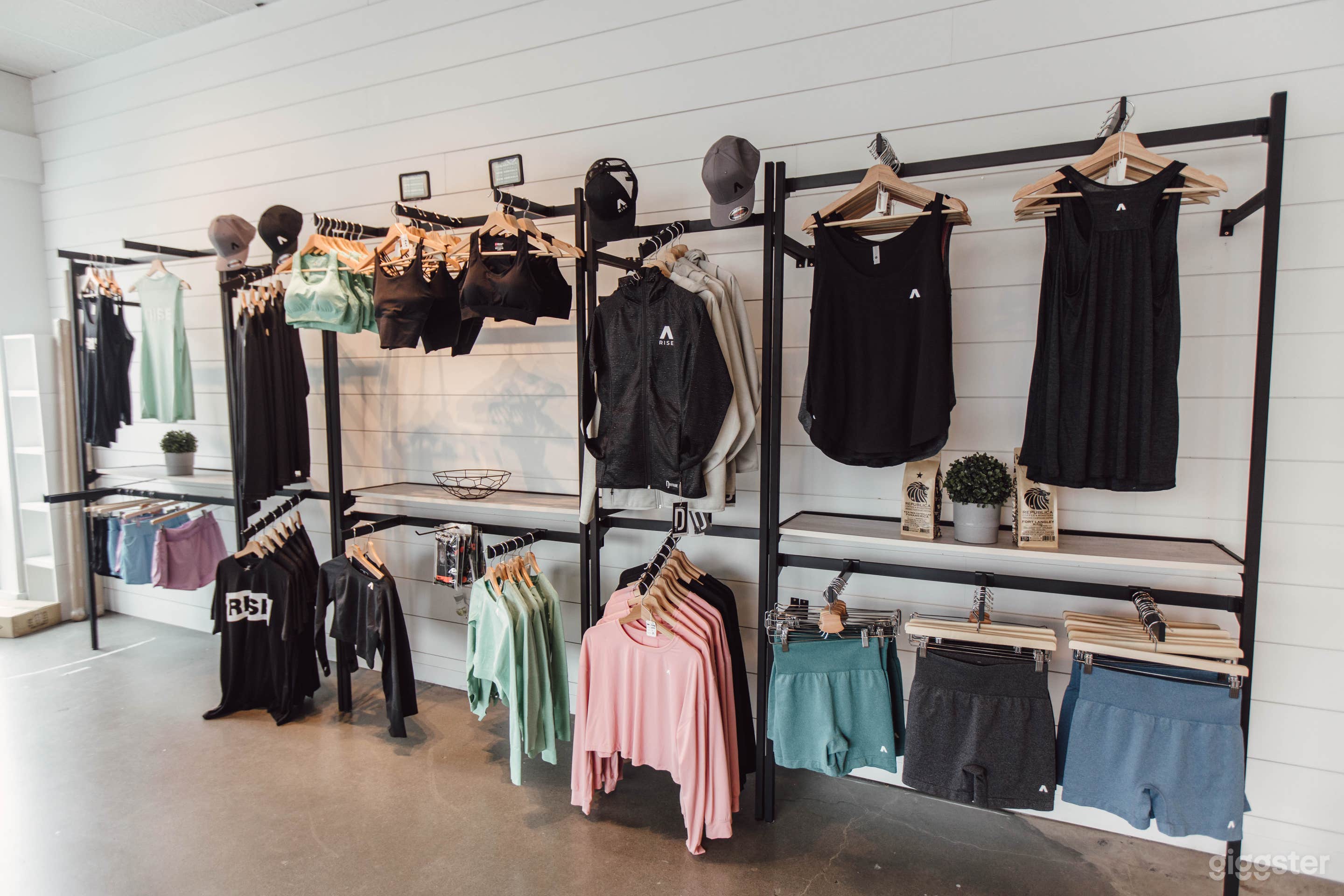 Boutique Cafe/Retail Shop Photo 2