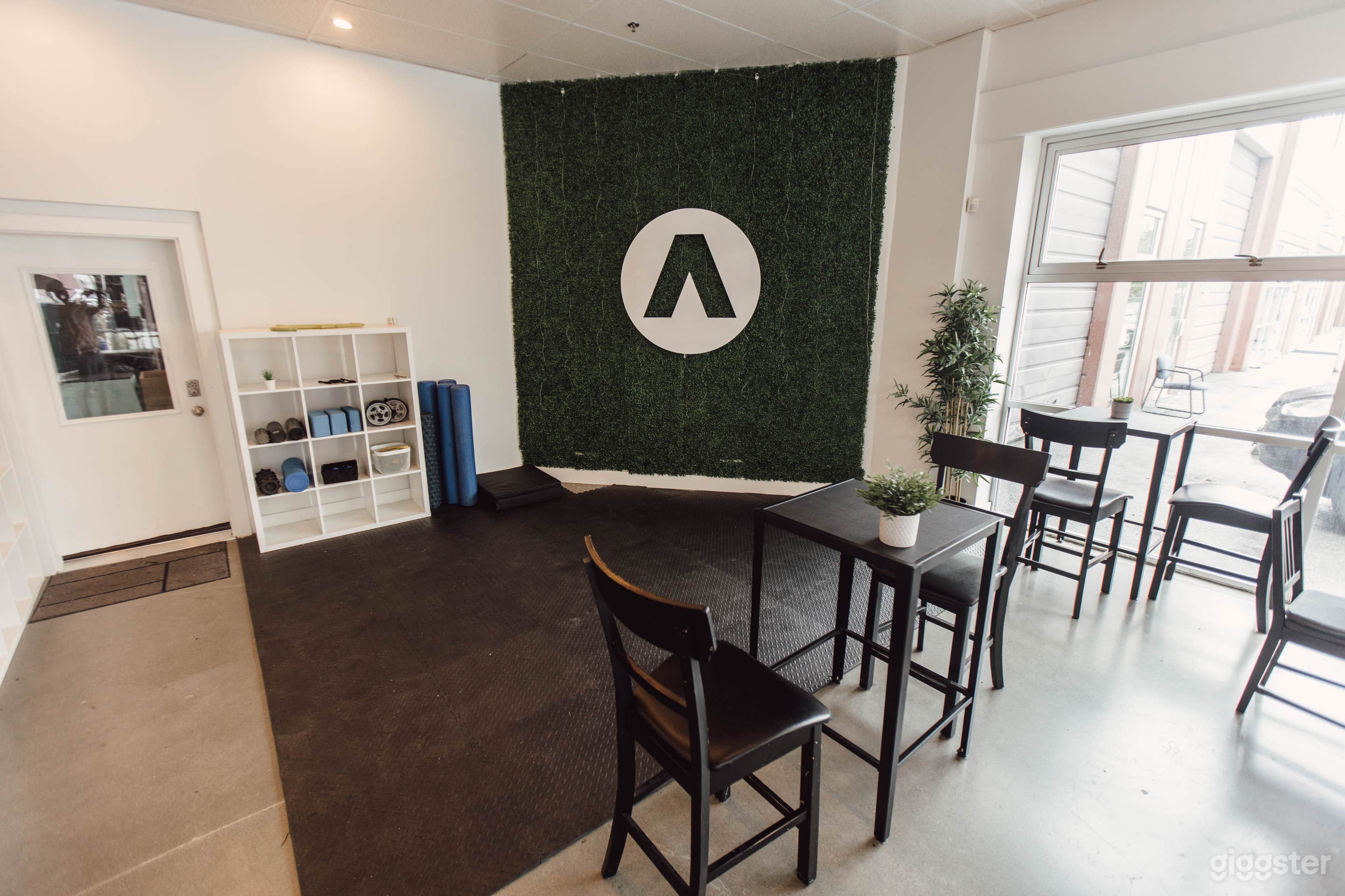 Boutique Cafe/Retail Shop Photo 4