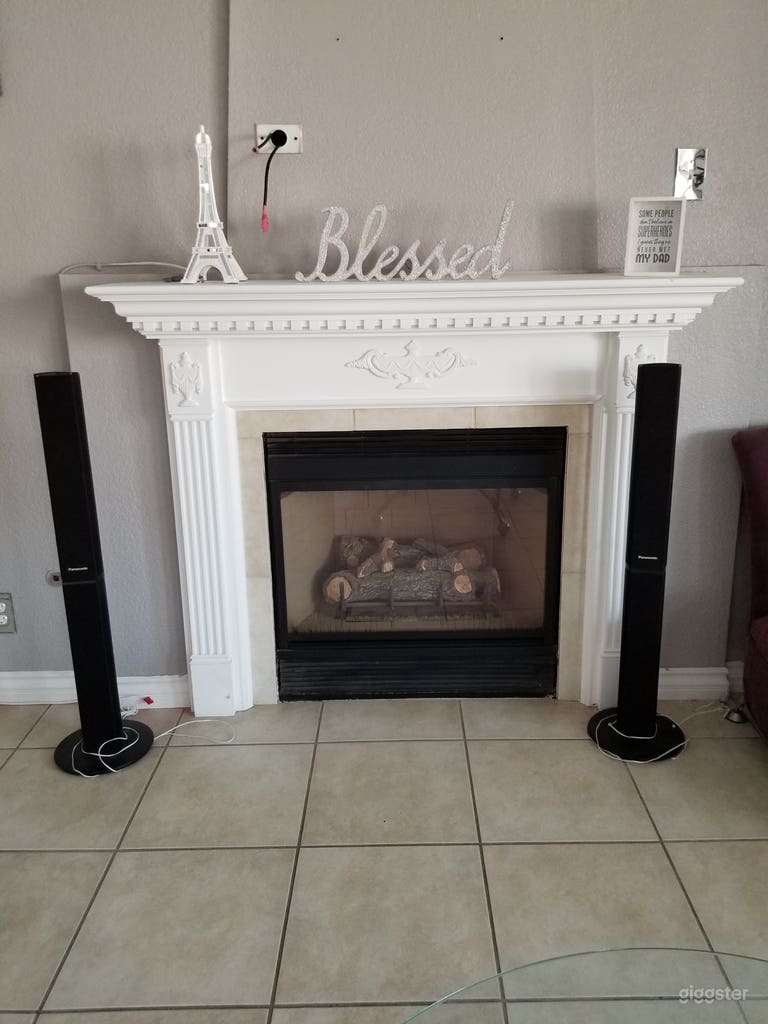  Elegant Home For The Motion Picture Industry  