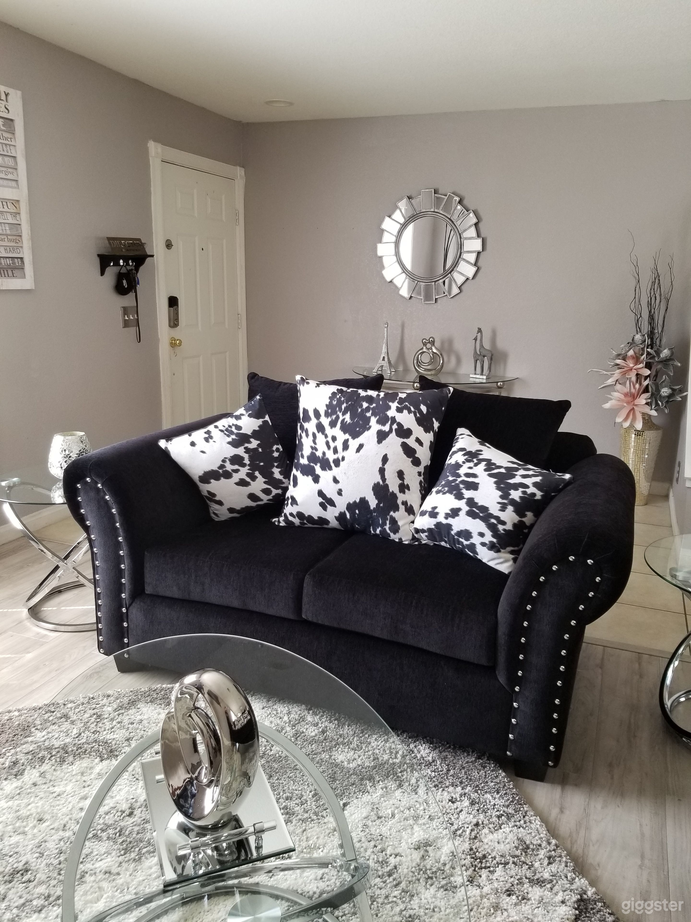 Elegant Home For The Motion Picture Industry  Photo 4