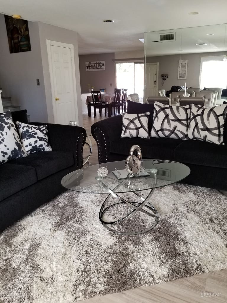  Elegant Home For The Motion Picture Industry  