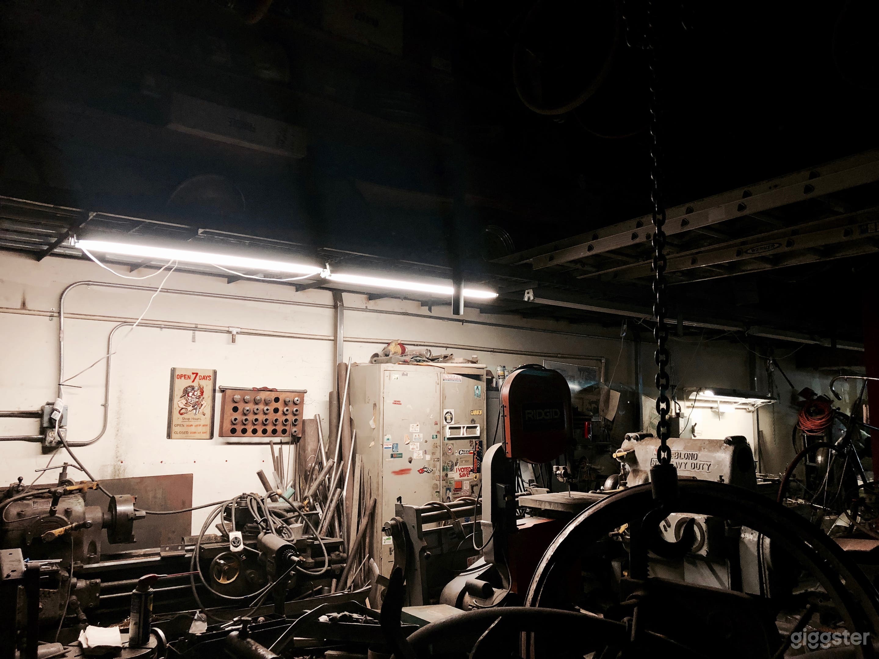 Auto Garage/Machine Shop in North Hollywood Photo 3