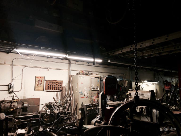  Auto Garage/Machine Shop in North Hollywood 