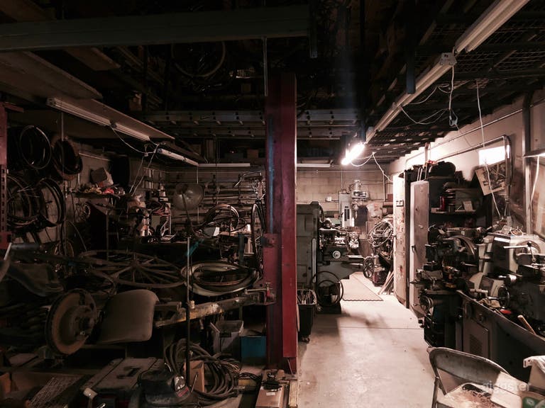  Auto Garage/Machine Shop in North Hollywood 