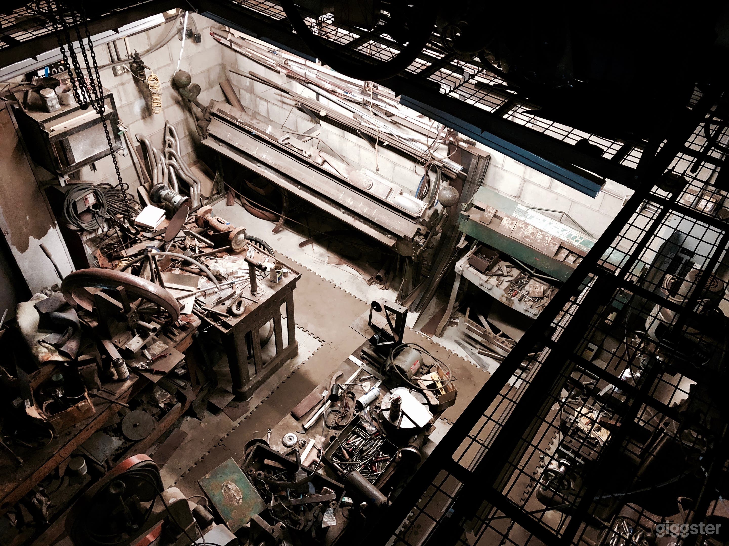 Auto Garage/Machine Shop in North Hollywood Photo 1