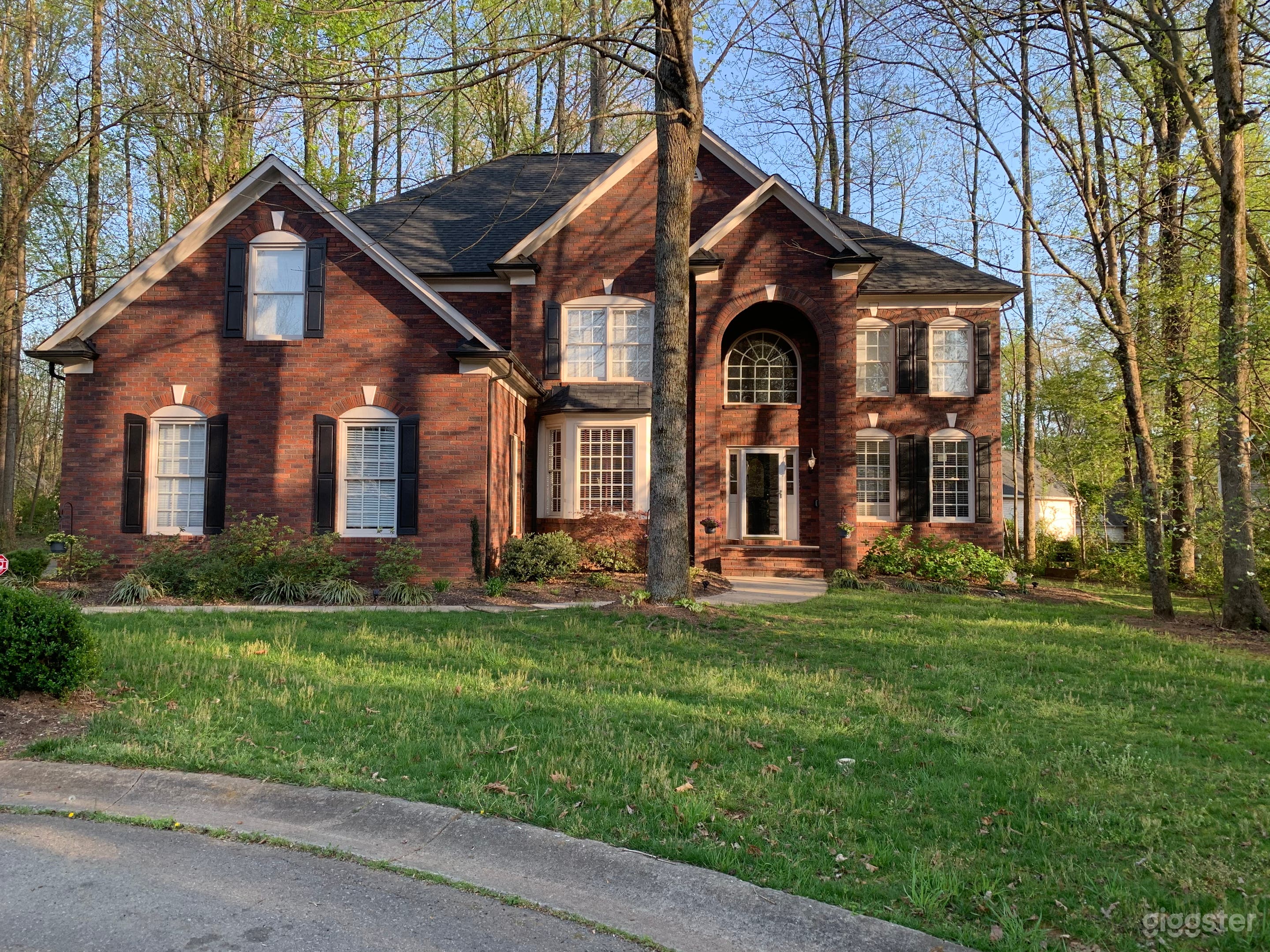Stately brick home for Anywhere, USA Photo 1