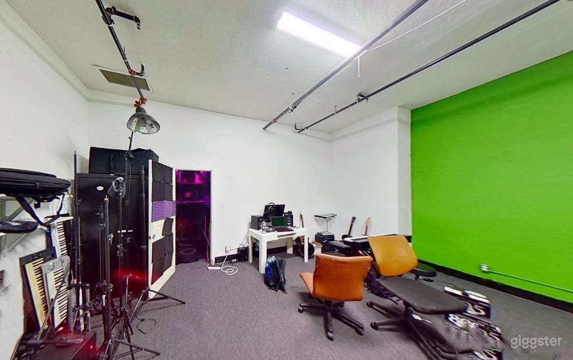 Green Room in Los Angeles Photo 2