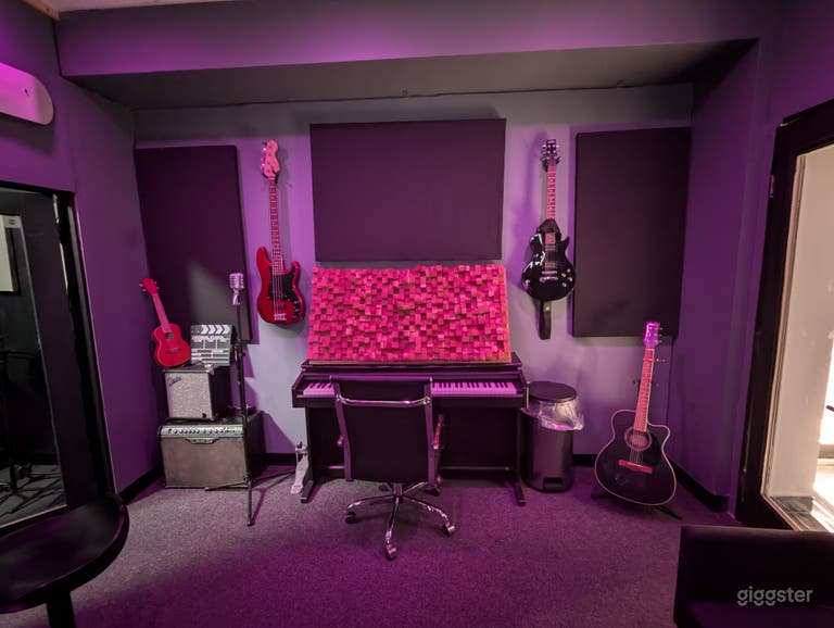  Recording Studio minutes from the strip 