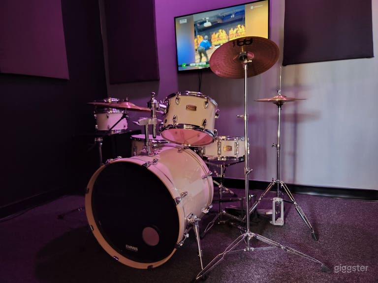  Recording Studio minutes from the strip 