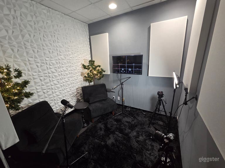  Recording Studio minutes from the strip 