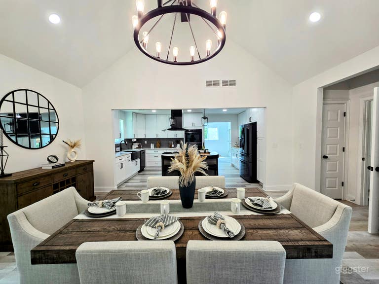  Beautiful Modern Farmhouse on 2 Acres 