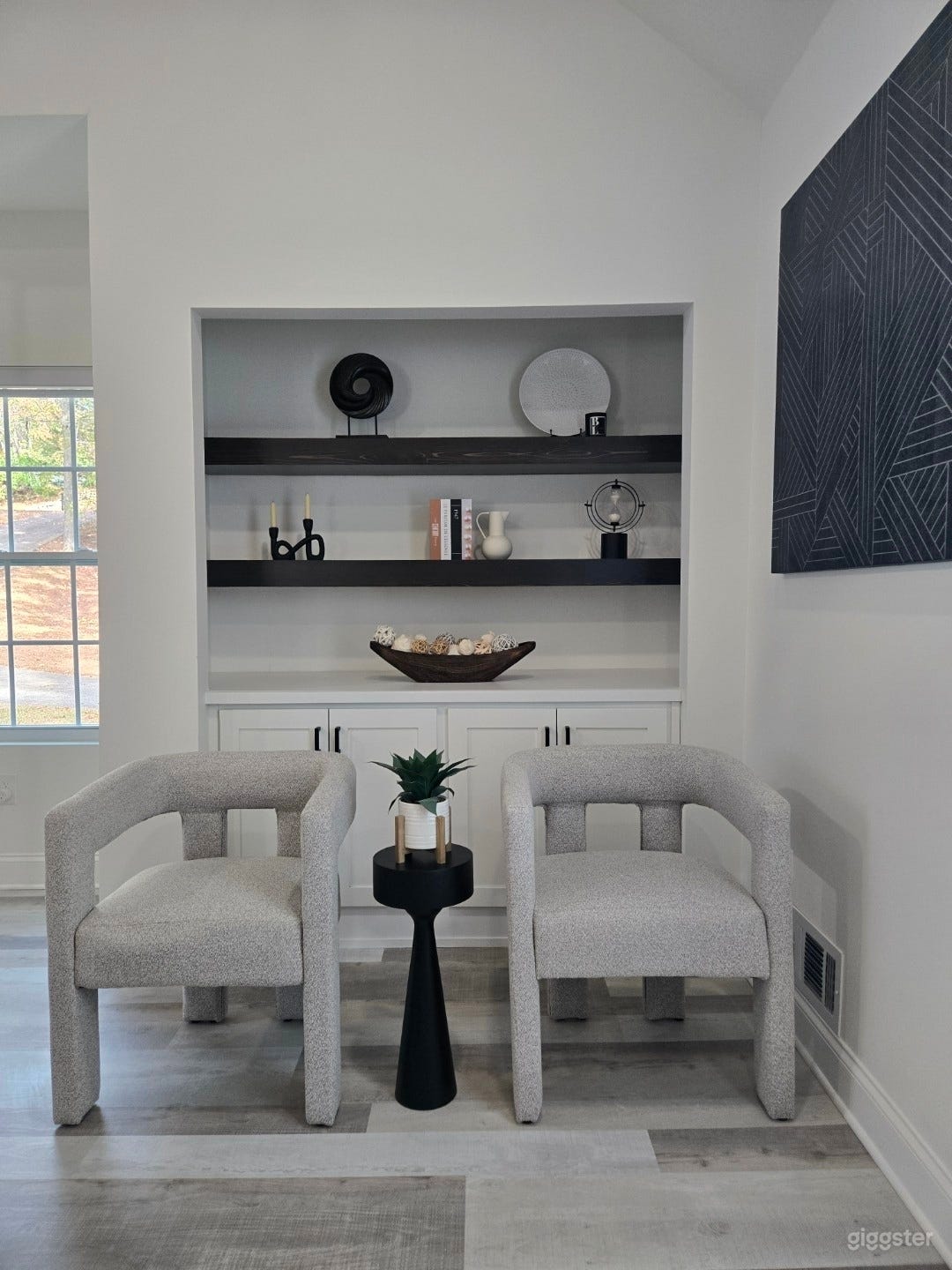 Beautiful Modern Farmhouse on 2 Acres Photo 3