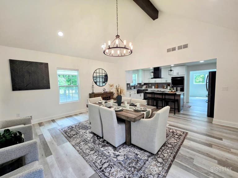  Beautiful Modern Farmhouse on 2 Acres 