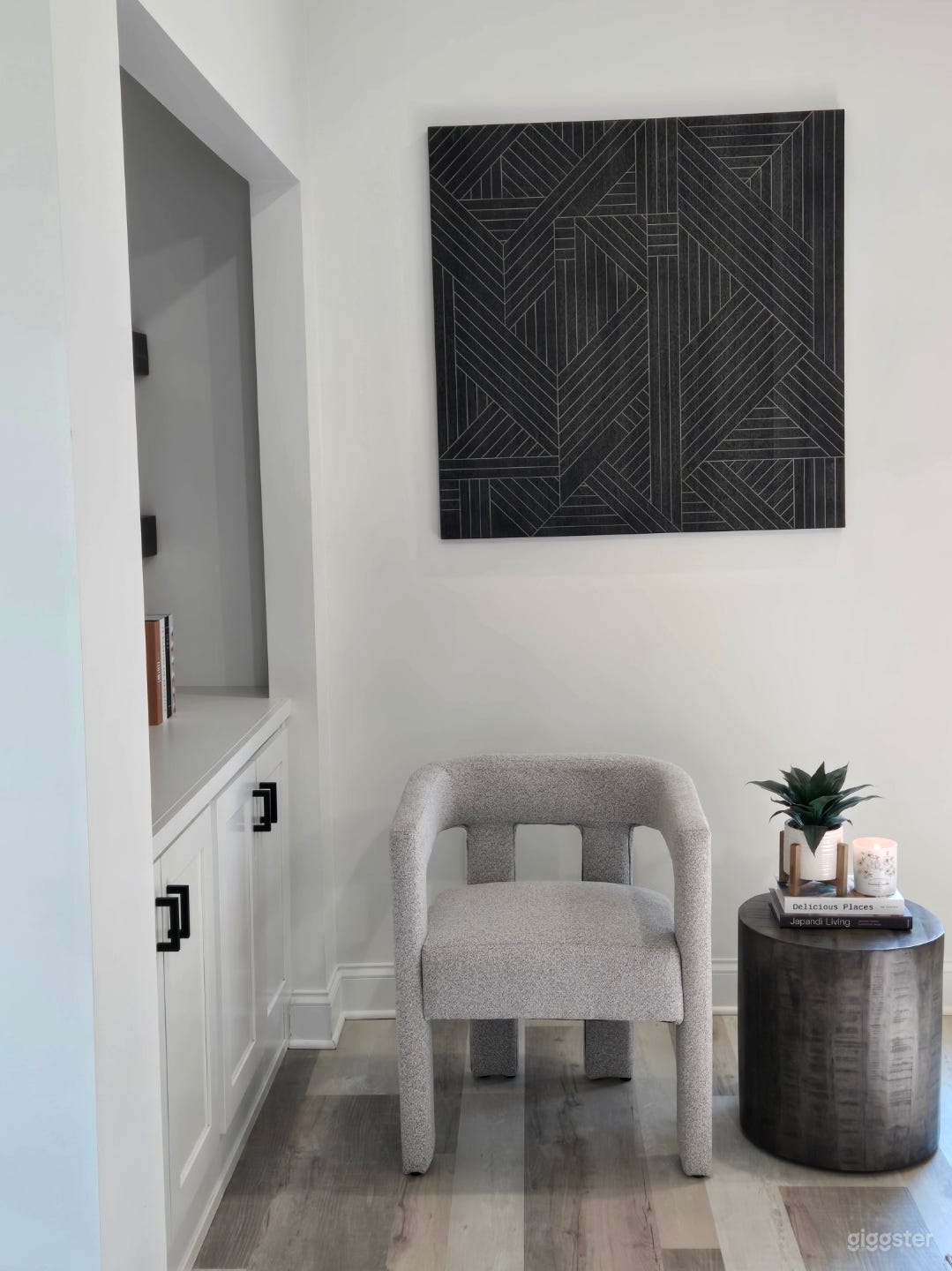 Beautiful Modern Farmhouse on 2 Acres Photo 4