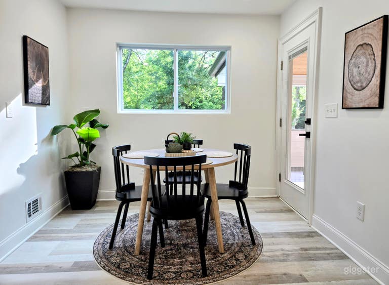  Beautiful Modern Farmhouse on 2 Acres 