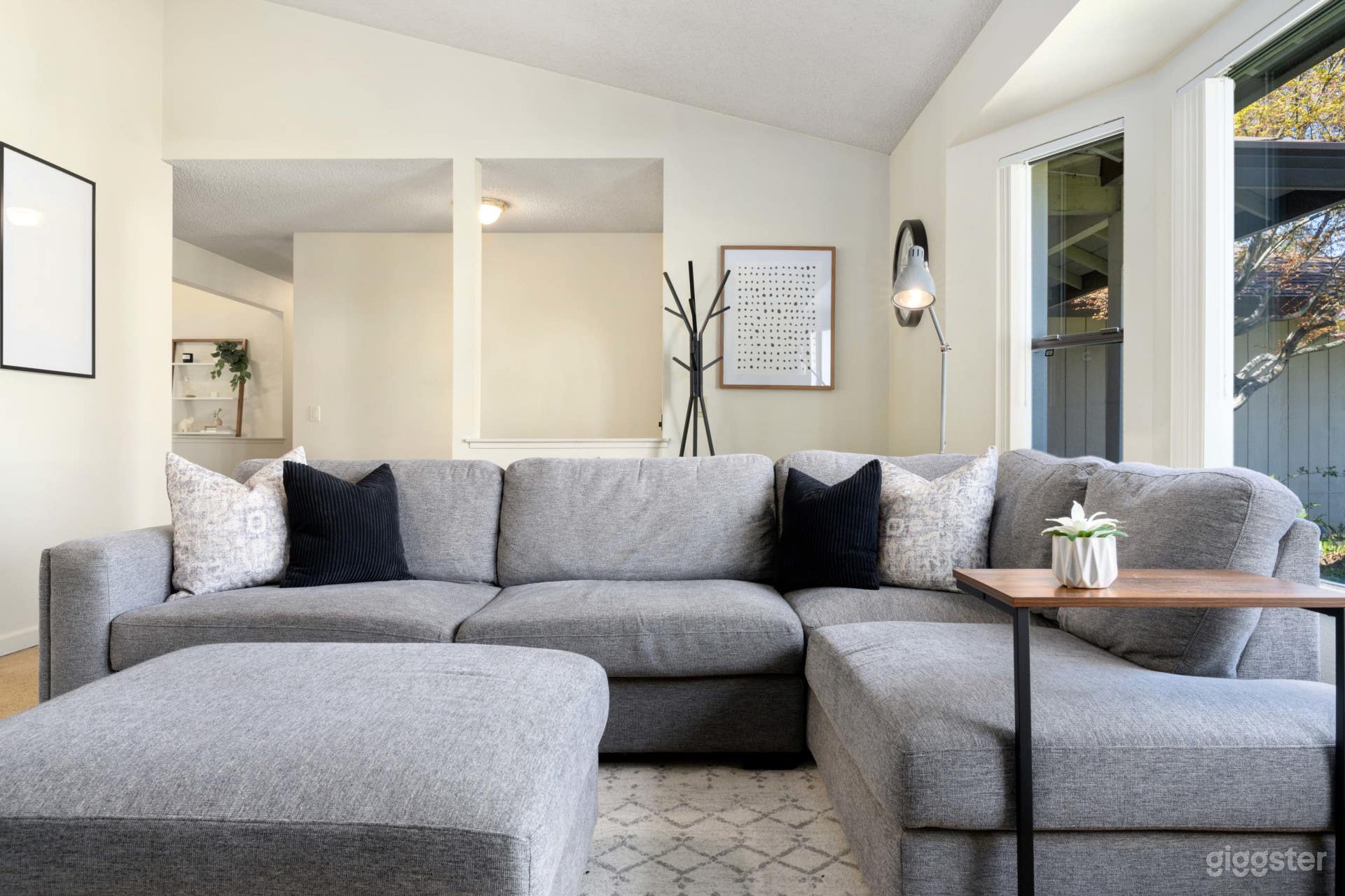 Delightful Home w/ Fireplace, Patio, Fire Pit Photo 2