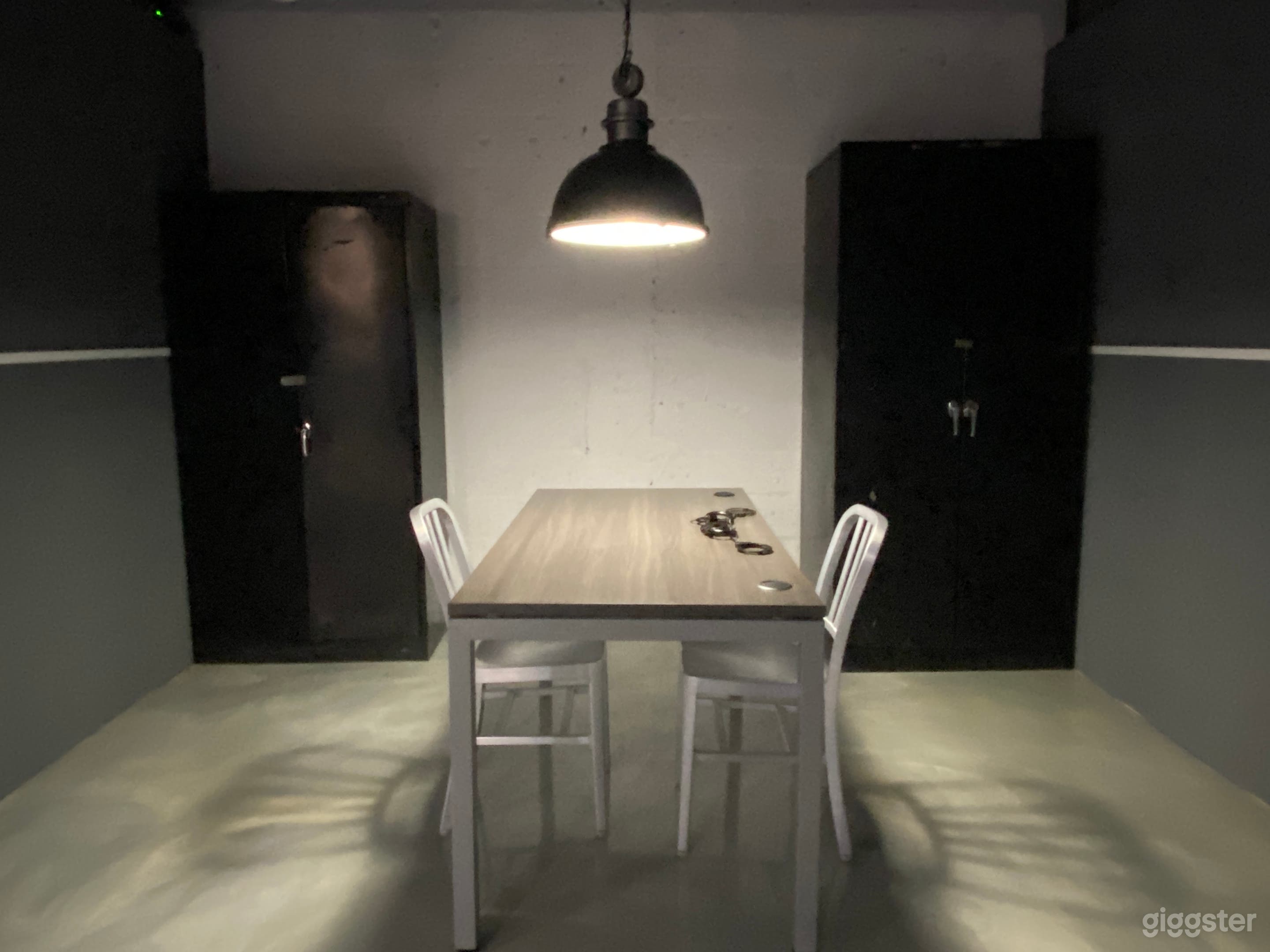 INTERROGATION ROOM Photo 4